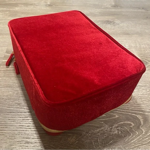 Estée Lauder Red Velvet Train Case 2023 | Makeup Bag Travel Organizer - Picture 4 of 7